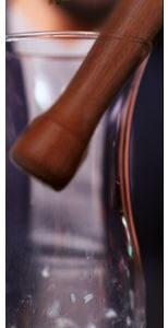 Alternative view of Tmavé dřevěné drtítko – 20 cm